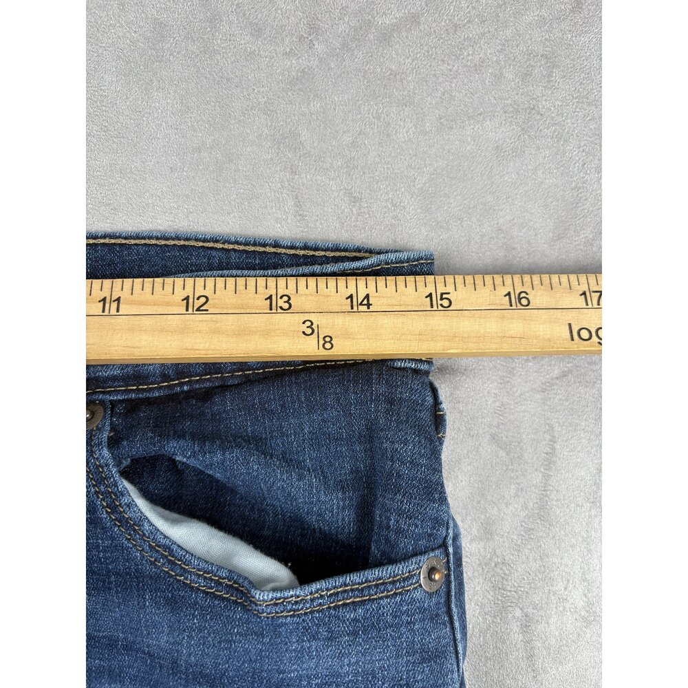 Levi's Women's Bermuda Denim Shorts Size 26 Dark Wash - Picture 8 of 10